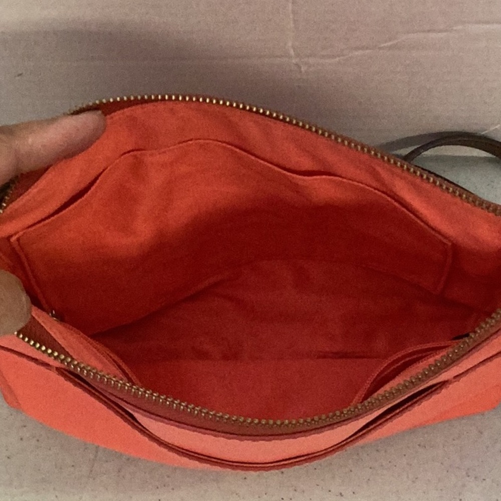 Coral Crossbody Leather Shoulder Bag - Women - Picture 5 of 13